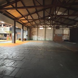 Pavilhão com 825m², no bairro Centro em Caxias do Sul para Alugar