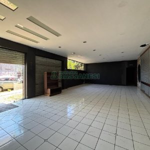 Pavilhão com 825m², no bairro Centro em Caxias do Sul para Alugar