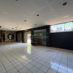 Pavilhão com 825m², no bairro Centro em Caxias do Sul para Alugar