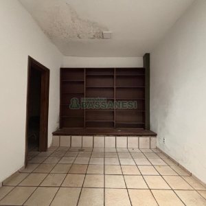 Pavilhão com 825m², no bairro Centro em Caxias do Sul para Alugar