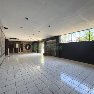 Pavilhão com 825m², no bairro Centro em Caxias do Sul para Alugar