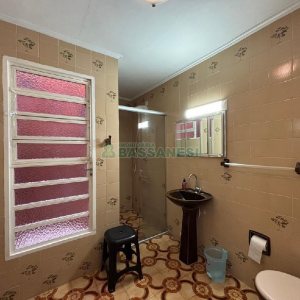 Casa com 165m², 3 dormitórios, 2 vagas, no bairro Cinqüentenário em Caxias do Sul para Comprar