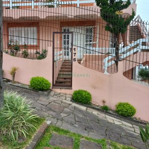 Casa com 165m², 3 dormitórios, 2 vagas, no bairro Cinqüentenário em Caxias do Sul para Comprar