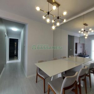 Apto Mobiliado com 60m², 2 dormitórios, 1 vaga, no bairro São Pelegrino em Caxias do Sul para Alugar