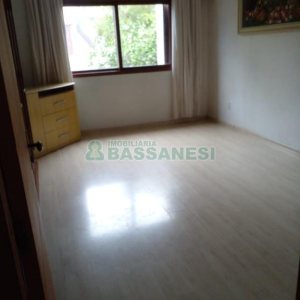 Casa com 140m², 4 dormitórios, 2 vagas, no bairro Petrópolis em Caxias do Sul para Comprar