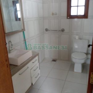 Casa com 140m², 4 dormitórios, 2 vagas, no bairro Petrópolis em Caxias do Sul para Comprar