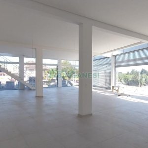 Loja com 322m², 5 vagas, no bairro Desvio Rizzo em Caxias do Sul para Alugar