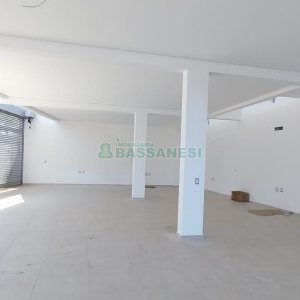 Loja com 322m², 5 vagas, no bairro Desvio Rizzo em Caxias do Sul para Alugar