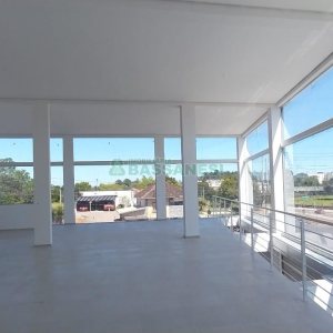 Loja com 322m², 5 vagas, no bairro Desvio Rizzo em Caxias do Sul para Alugar