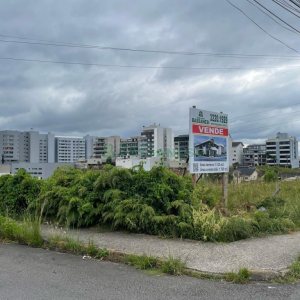 Loja com 1769m², 28 vagas, no bairro Sanvitto em Caxias do Sul para Alugar ou Comprar