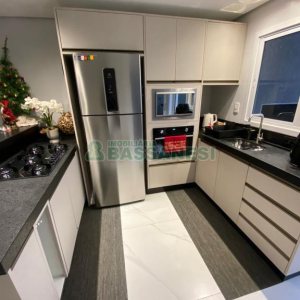 Casa Mobiliada com 110m², 2 dormitórios, 2 vagas, no bairro Esplanada em Caxias do Sul para Comprar