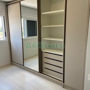 Casa Mobiliada com 110m², 2 dormitórios, 2 vagas, no bairro Esplanada em Caxias do Sul para Comprar