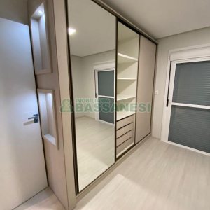 Casa Mobiliada com 110m², 2 dormitórios, 2 vagas, no bairro Esplanada em Caxias do Sul para Comprar