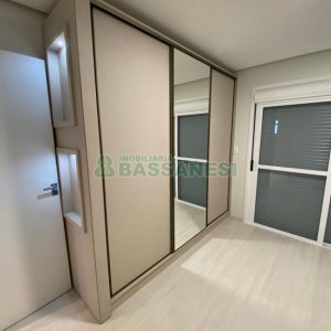 Casa Mobiliada com 110m², 2 dormitórios, 2 vagas, no bairro Esplanada em Caxias do Sul para Comprar