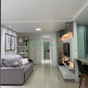 Apartamento com 88m², 2 dormitórios, 2 vagas, no bairro Vinhedos em Caxias do Sul para Comprar