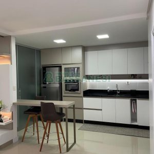 Apartamento com 88m², 2 dormitórios, 2 vagas, no bairro Vinhedos em Caxias do Sul para Comprar