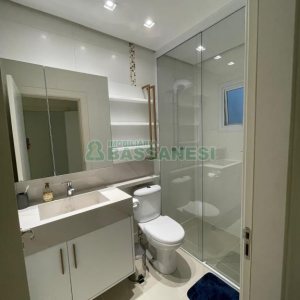 Apartamento com 88m², 2 dormitórios, 2 vagas, no bairro Vinhedos em Caxias do Sul para Comprar