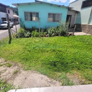 Casa com 63m², 3 dormitórios, 1 vaga, no bairro Cruzeiro em Caxias do Sul para Comprar