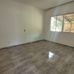 Casa com 63m², 3 dormitórios, 1 vaga, no bairro Cruzeiro em Caxias do Sul para Comprar