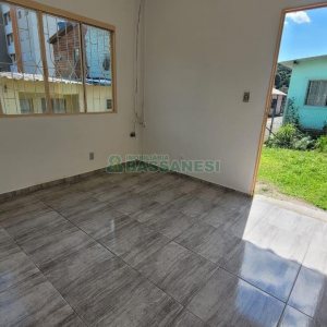 Casa com 63m², 3 dormitórios, 1 vaga, no bairro Cruzeiro em Caxias do Sul para Comprar