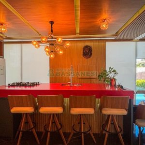 Casa com 400m², 3 dormitórios, 2 vagas, no bairro Vila Hipica em Caxias do Sul para Comprar