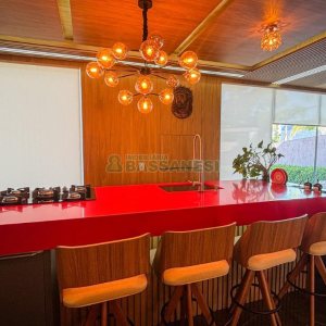 Casa com 400m², 3 dormitórios, 2 vagas, no bairro Vila Hipica em Caxias do Sul para Comprar