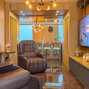 Casa com 400m², 3 dormitórios, 2 vagas, no bairro Vila Hipica em Caxias do Sul para Comprar