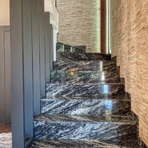 Casa com 400m², 3 dormitórios, 2 vagas, no bairro Vila Hipica em Caxias do Sul para Comprar