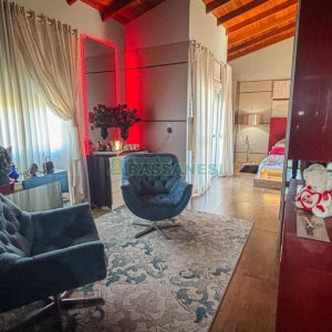 Casa com 400m², 3 dormitórios, 2 vagas, no bairro Vila Hipica em Caxias do Sul para Comprar