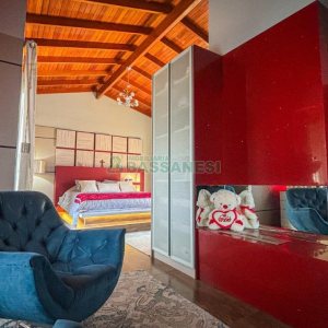 Casa com 400m², 3 dormitórios, 2 vagas, no bairro Vila Hipica em Caxias do Sul para Comprar