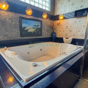 Casa com 400m², 3 dormitórios, 2 vagas, no bairro Vila Hipica em Caxias do Sul para Comprar