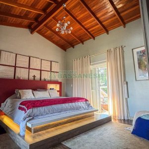 Casa com 400m², 3 dormitórios, 2 vagas, no bairro Vila Hipica em Caxias do Sul para Comprar