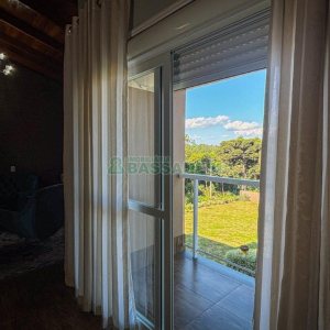 Casa com 400m², 3 dormitórios, 2 vagas, no bairro Vila Hipica em Caxias do Sul para Comprar