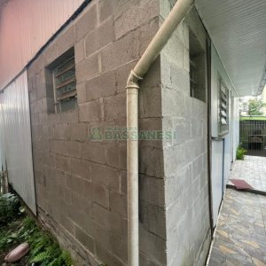 Casa com 56m², 3 dormitórios, no bairro São Leopoldo em Caxias do Sul para Comprar