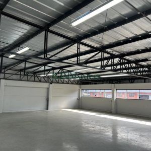 Pavilhão com 425m², no bairro São Leopoldo em Caxias do Sul para Alugar