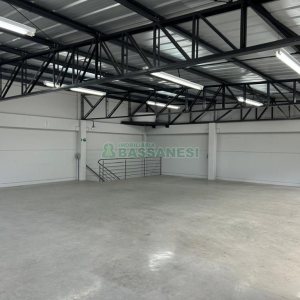 Pavilhão com 425m², no bairro São Leopoldo em Caxias do Sul para Alugar