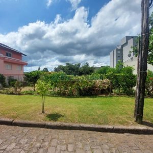 Terreno com 360m², no bairro Desvio Rizzo em Caxias do Sul para Comprar