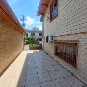 Casa com 178m², 3 dormitórios, 1 vaga, no bairro Pio X em Caxias do Sul para Comprar