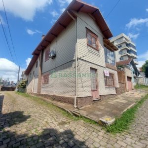 Casa com 178m², 3 dormitórios, 1 vaga, no bairro Pio X em Caxias do Sul para Comprar