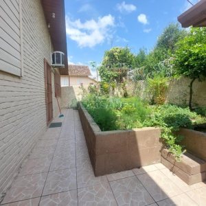 Casa com 178m², 3 dormitórios, 1 vaga, no bairro Pio X em Caxias do Sul para Comprar