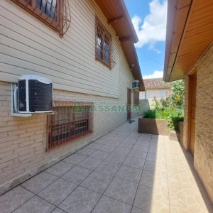 Casa com 178m², 3 dormitórios, 1 vaga, no bairro Pio X em Caxias do Sul para Comprar
