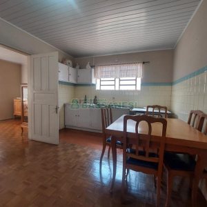 Casa com 178m², 3 dormitórios, 1 vaga, no bairro Pio X em Caxias do Sul para Comprar