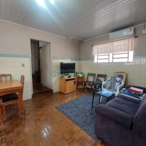 Casa com 178m², 3 dormitórios, 1 vaga, no bairro Pio X em Caxias do Sul para Comprar