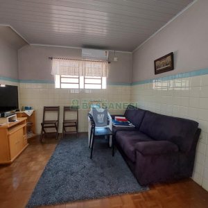 Casa com 178m², 3 dormitórios, 1 vaga, no bairro Pio X em Caxias do Sul para Comprar