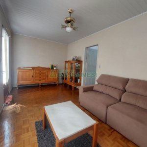 Casa com 178m², 3 dormitórios, 1 vaga, no bairro Pio X em Caxias do Sul para Comprar
