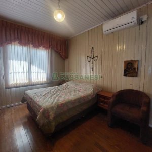 Casa com 178m², 3 dormitórios, 1 vaga, no bairro Pio X em Caxias do Sul para Comprar