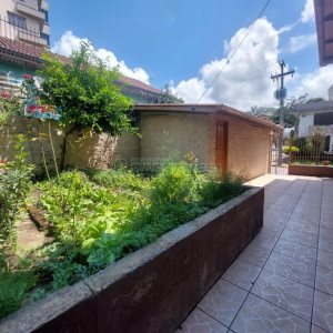 Casa com 178m², 3 dormitórios, 1 vaga, no bairro Pio X em Caxias do Sul para Comprar