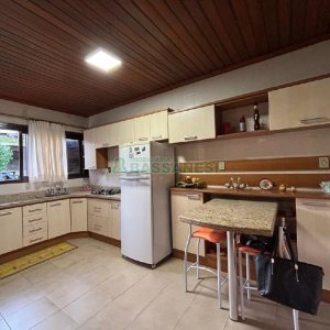 Casa com 630m², 3 dormitórios, 4 vagas, no bairro São Cristóvão em Caxias do Sul para Comprar