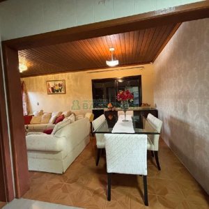 Casa com 630m², 3 dormitórios, 4 vagas, no bairro São Cristóvão em Caxias do Sul para Comprar