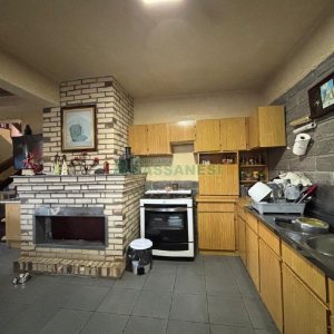 Casa com 630m², 3 dormitórios, 4 vagas, no bairro São Cristóvão em Caxias do Sul para Comprar